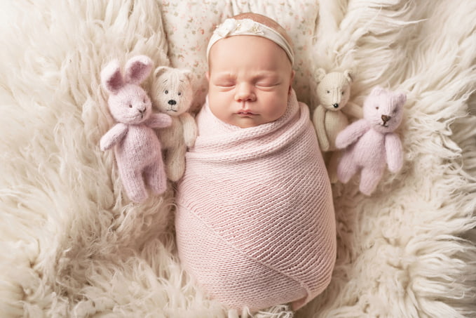 To Swaddle or Not During Nighttime Feeds? What Every Parent Should Consider