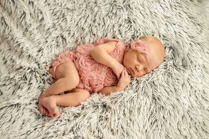 Best Age for Newborn Photoshoot: Tips from Professional Photographers