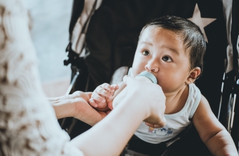 When Do Babies Hold Their Own Bottle